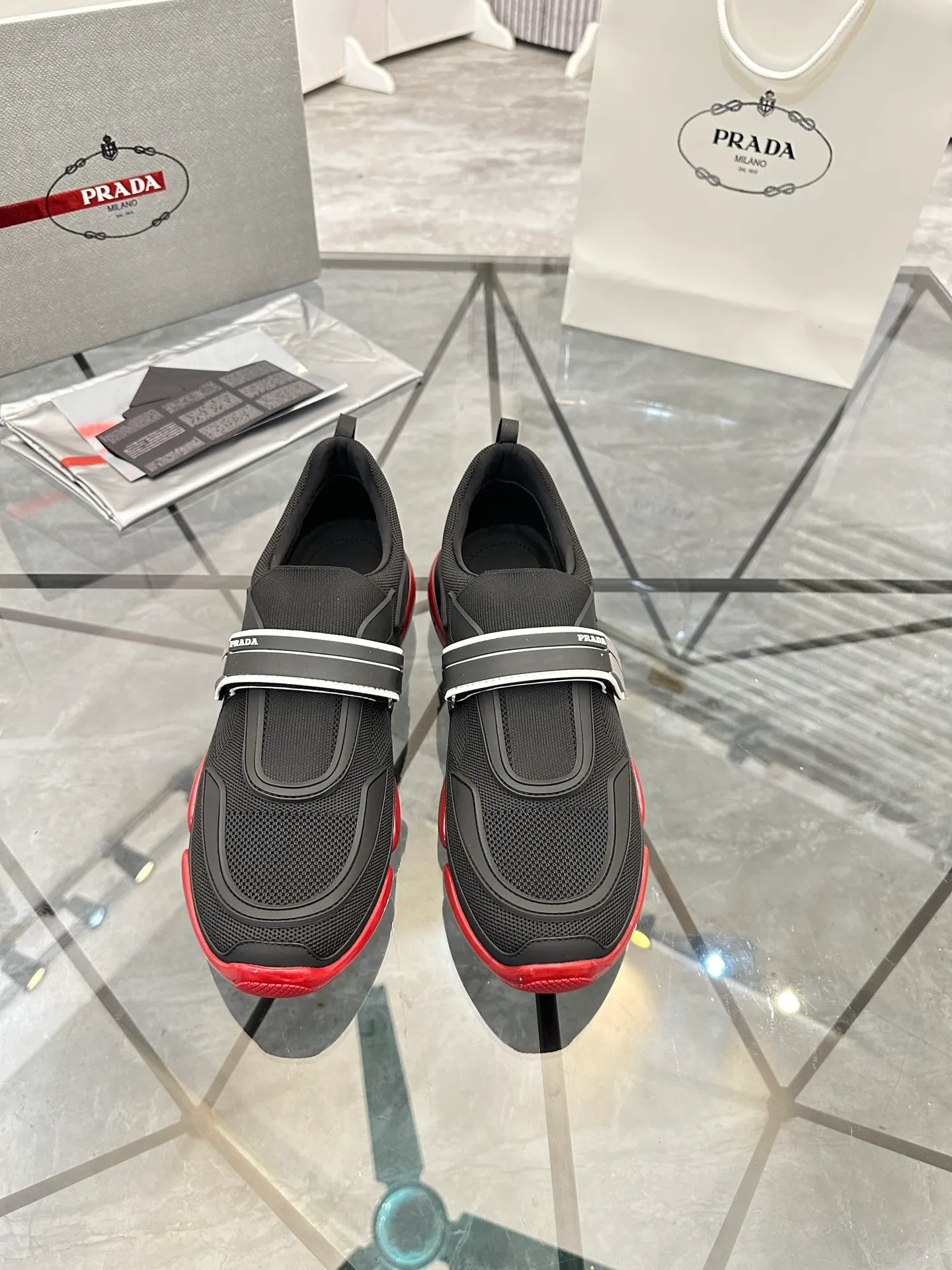 Men's shoes for sale 💰: 💰P500¥ High-end top quality Product trademark: Prada *"Prada*" low-top casual shoes Regular size: 38-45 (can be customized to 46) One size larger Product materials: imported breathable fly weave upper, professional glue-making process, breathable lining, cowhide foot pads, original outsole. No.: 001